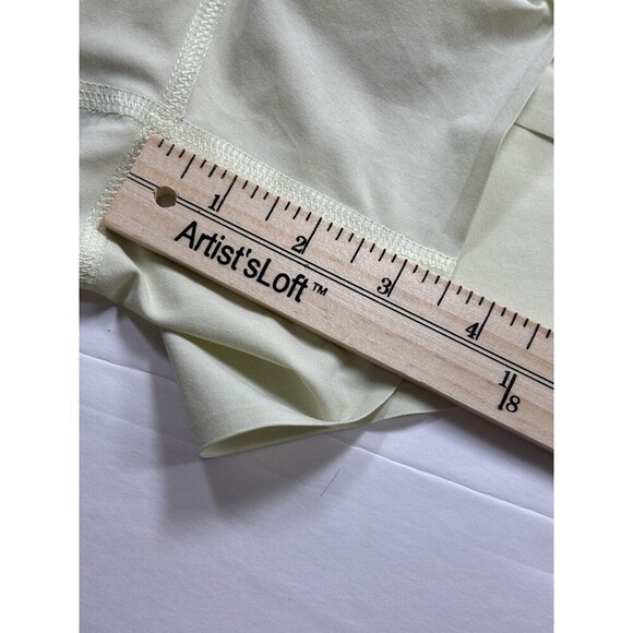 Athleta Run With It 3.5" Short Shorts Pale Yellow Green XL Stretch Pocket - Picture 9 of 16